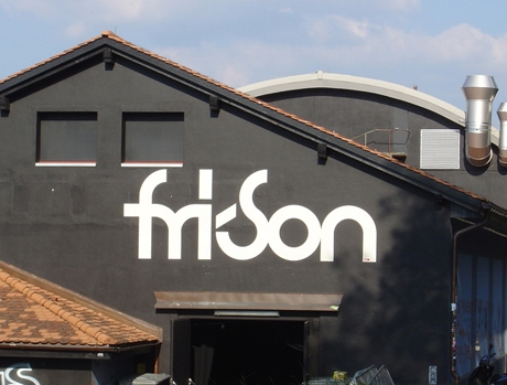 http://sassyj.net/media/blog/FriSon-outdoor.jpg